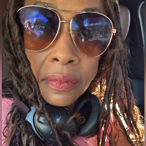 Meet your Posher, Raquel